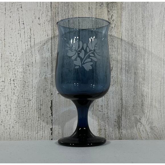 Pfaltzgraff Yorktowne Blue Etched Flowers 6 3/8” Wine Water Goblet Replacement - Picture 1 of 4